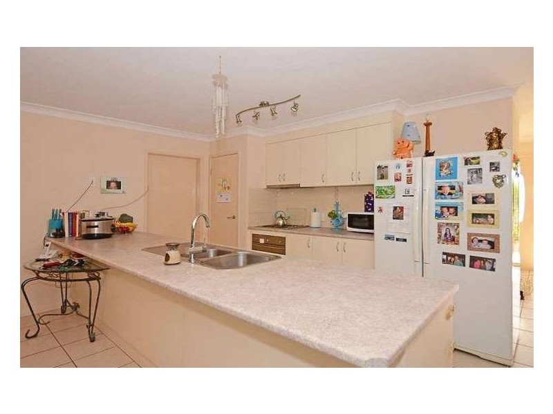 10 Bushlark Ave, Eli Waters QLD 4655