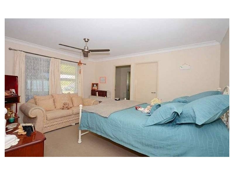 10 Bushlark Ave, Eli Waters QLD 4655