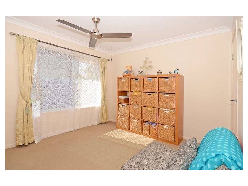 10 Bushlark Ave, Eli Waters QLD 4655