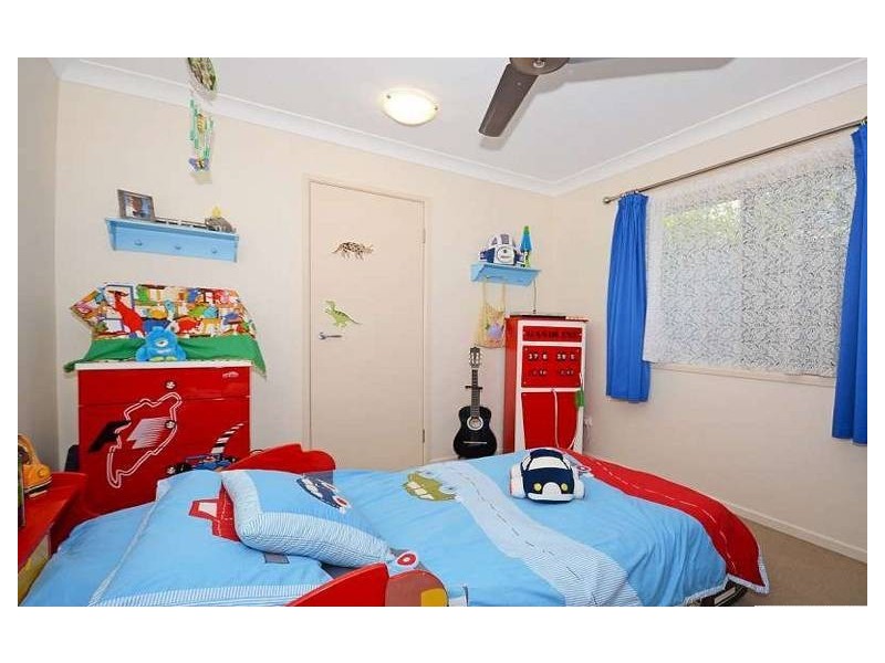 10 Bushlark Ave, Eli Waters QLD 4655