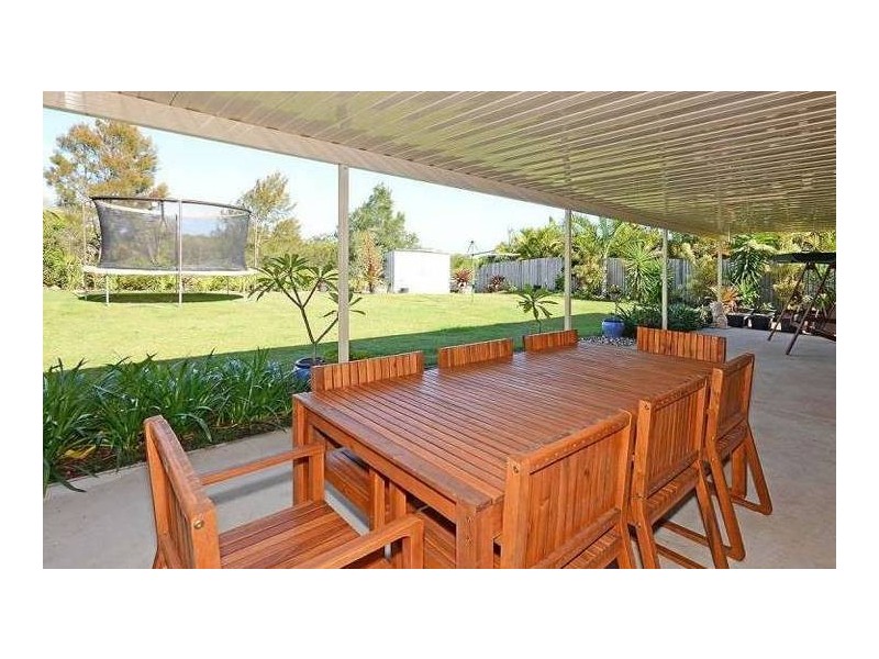 10 Bushlark Ave, Eli Waters QLD 4655