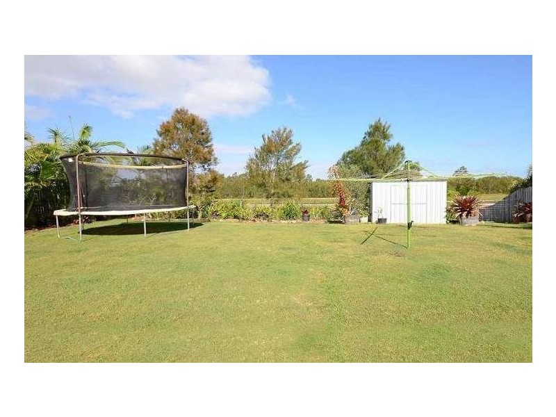 10 Bushlark Ave, Eli Waters QLD 4655