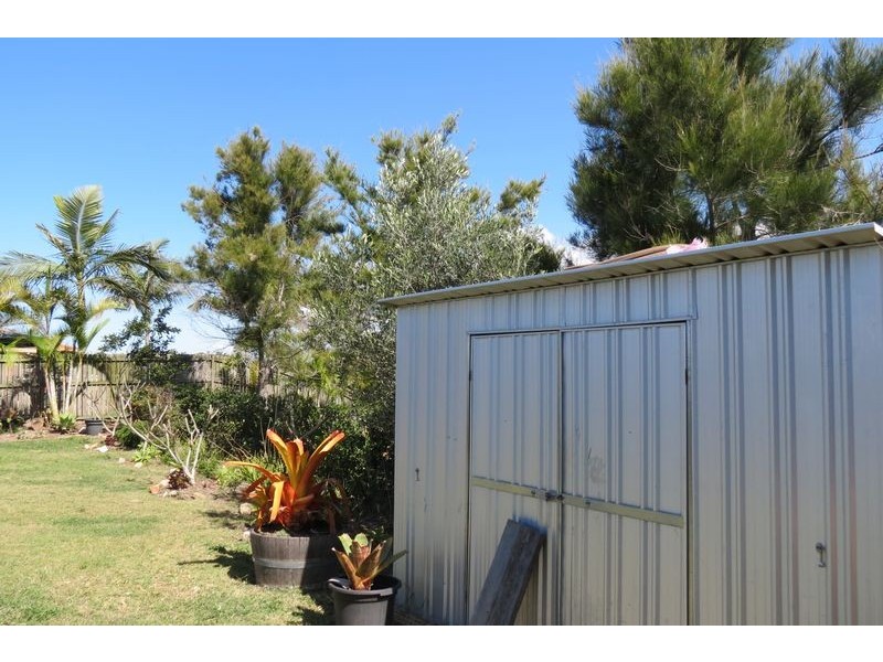 10 Bushlark Ave, Eli Waters QLD 4655