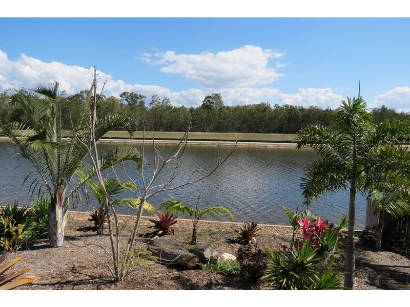 10 Bushlark Ave, Eli Waters QLD 4655