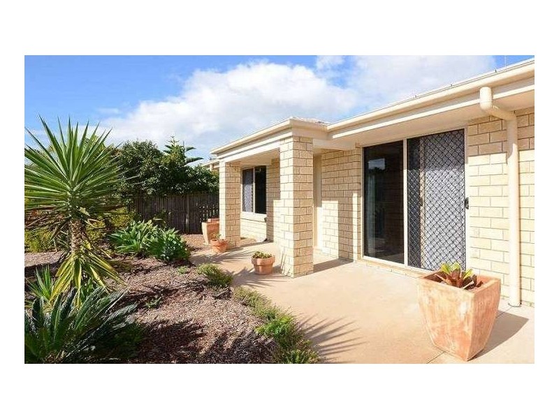 10 Bushlark Ave, Eli Waters QLD 4655