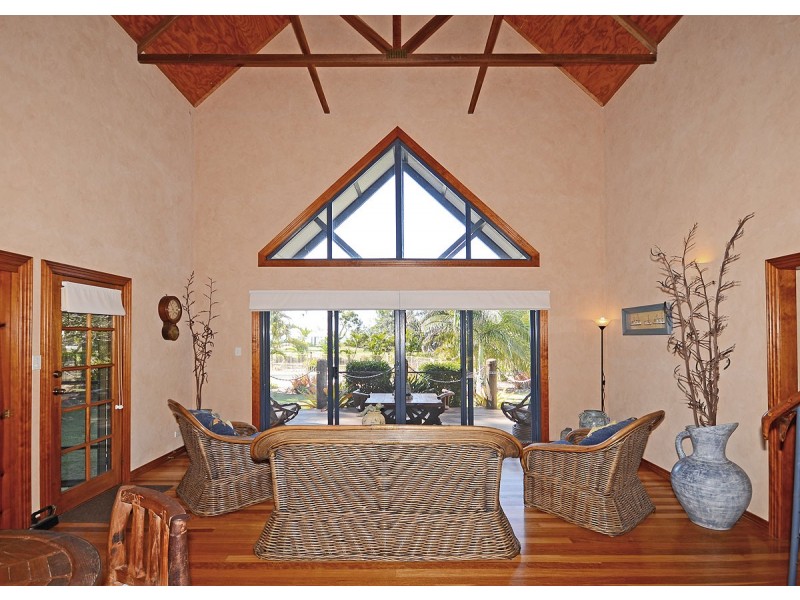 4 Meadow Drive, Dundowran Beach QLD 4655