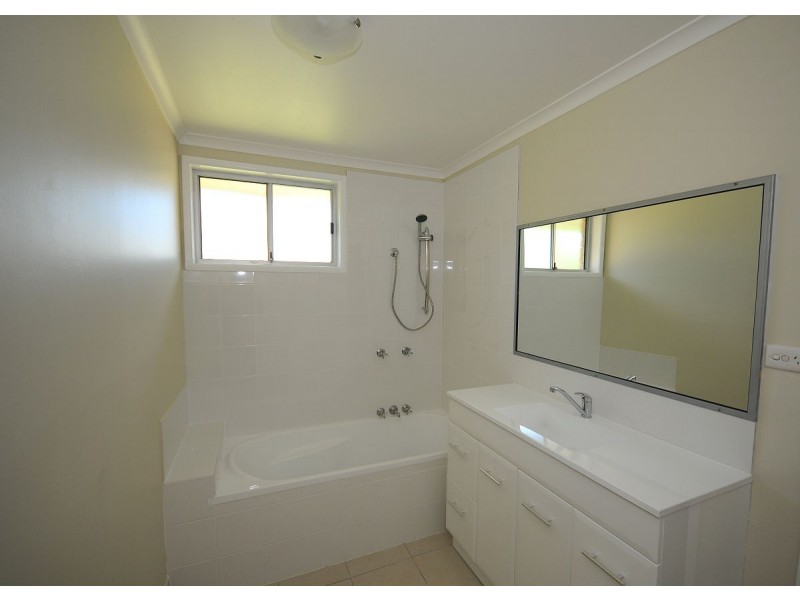 11 Southerden Street, Torquay QLD 4655