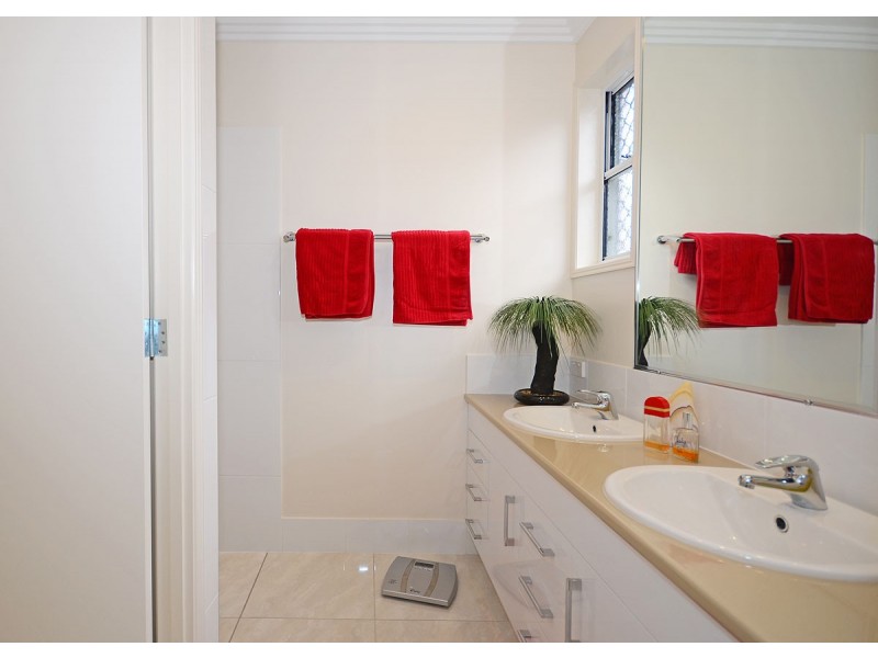 15 Satinwood Avenue, Urraween QLD 4655