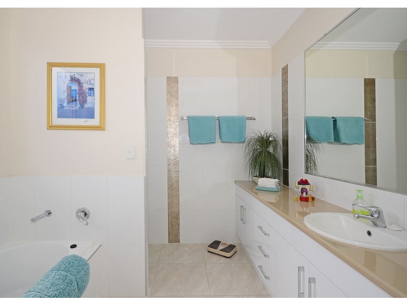 15 Satinwood Avenue, Urraween QLD 4655