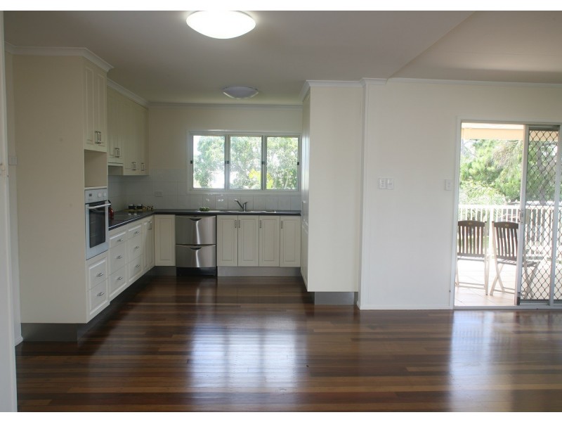 30 Pulgul Street, Urangan QLD 4655