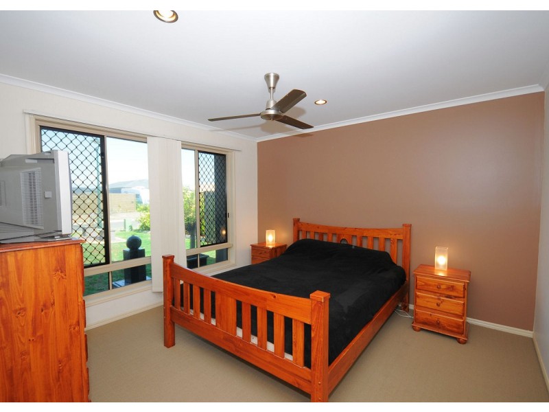 20 Earl St Vincent Circuit, Eli Waters QLD 4655