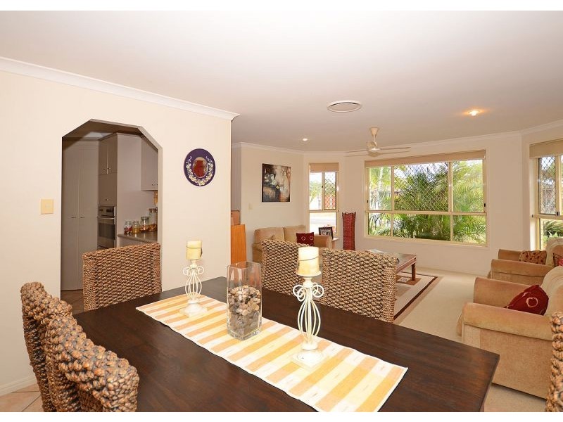 8 Delmo Court, Urraween QLD 4655