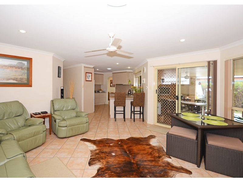 8 Delmo Court, Urraween QLD 4655