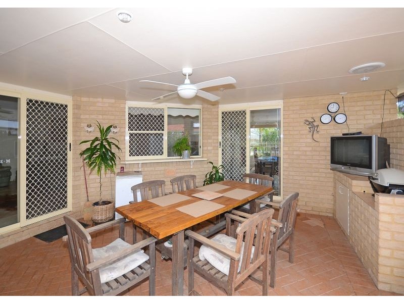 8 Delmo Court, Urraween QLD 4655