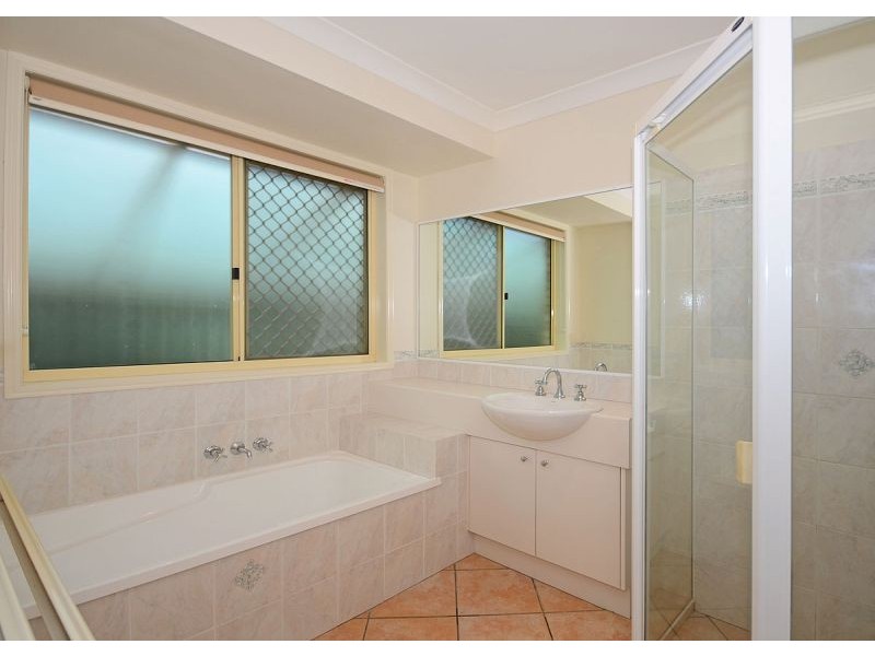 8 Delmo Court, Urraween QLD 4655