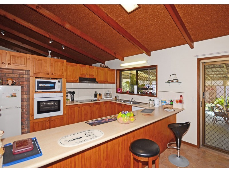 2 Trisha Court, Scarness QLD 4655