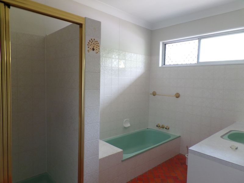 10 Parraweena Court, Point Vernon QLD 4655