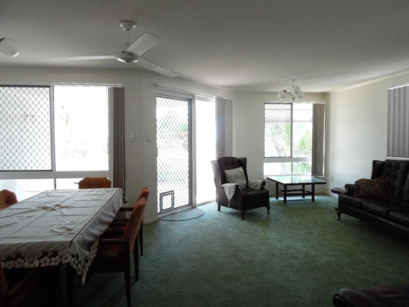 1/367 Esplanade, Scarness QLD 4655