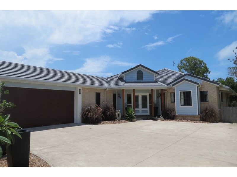 144b Truro Street, Urangan QLD 4655