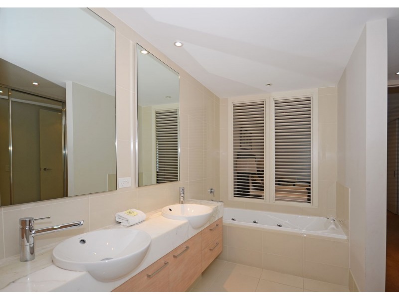 402/468 Esplanade, Torquay QLD 4655