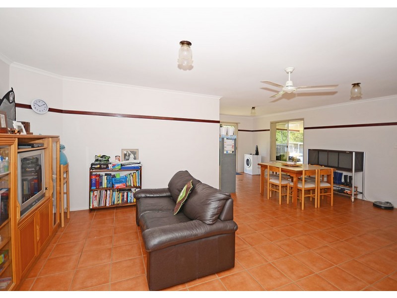 5 Coast Bay Close, Point Vernon QLD 4655