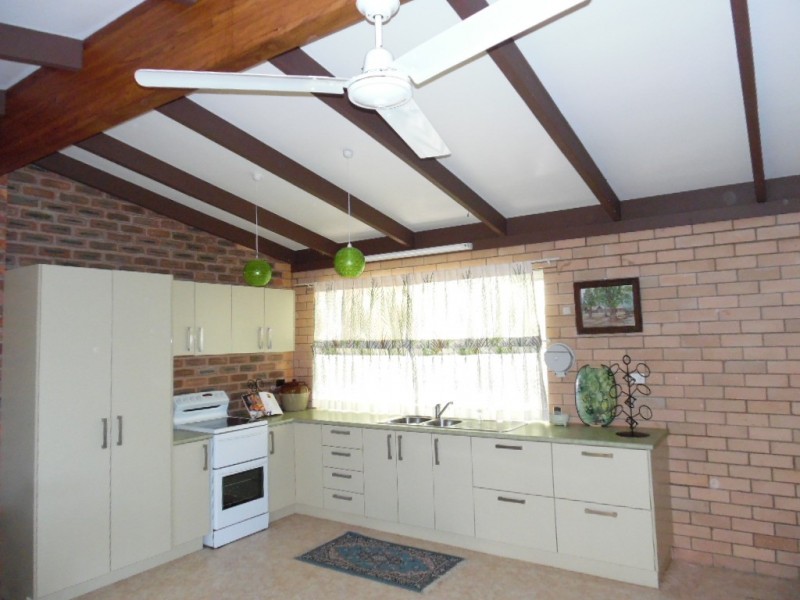 14 Kurrajong Crescent, Point Vernon QLD 4655