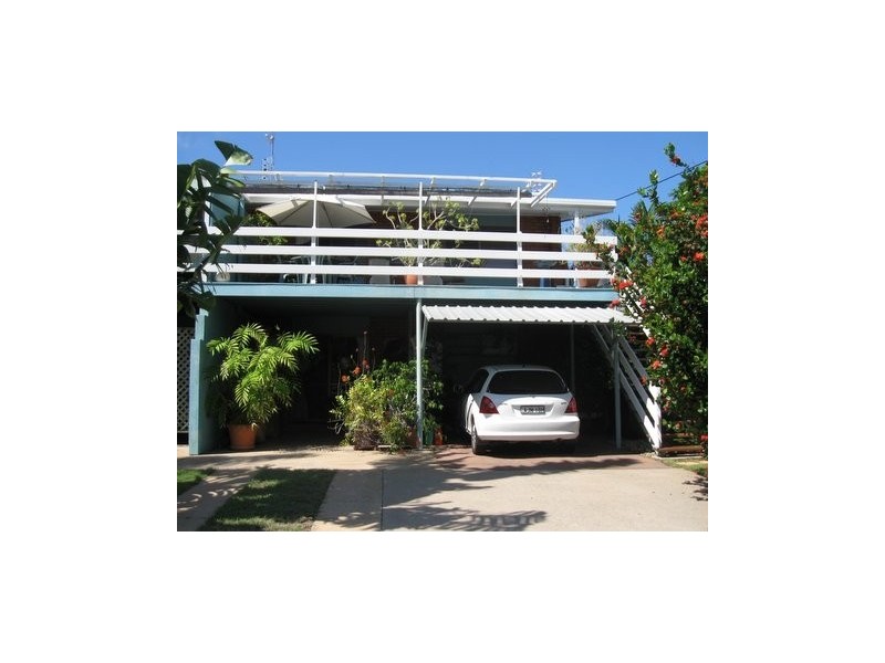 2/70 Hibiscus Street, Urangan QLD 4655