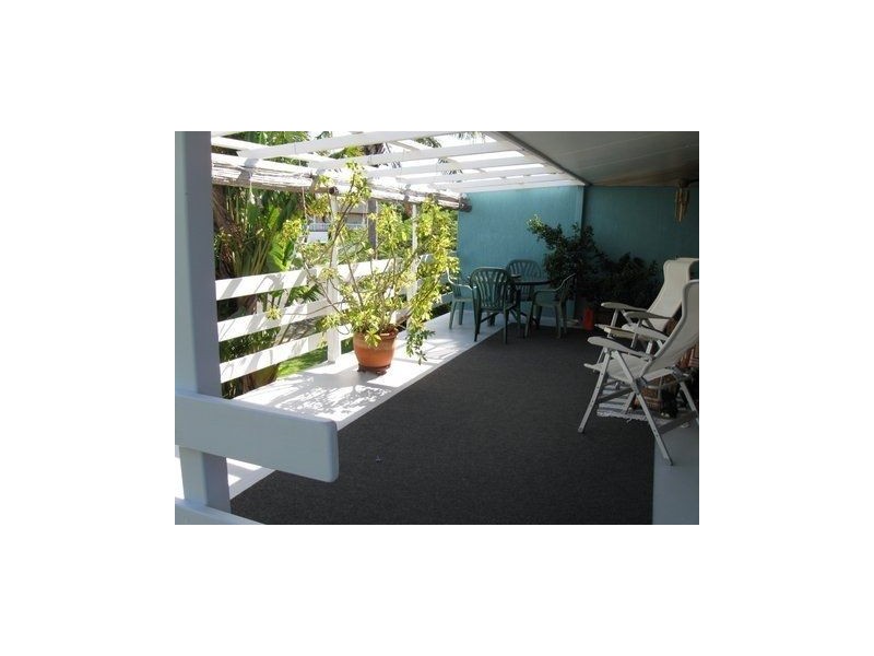 2/70 Hibiscus Street, Urangan QLD 4655