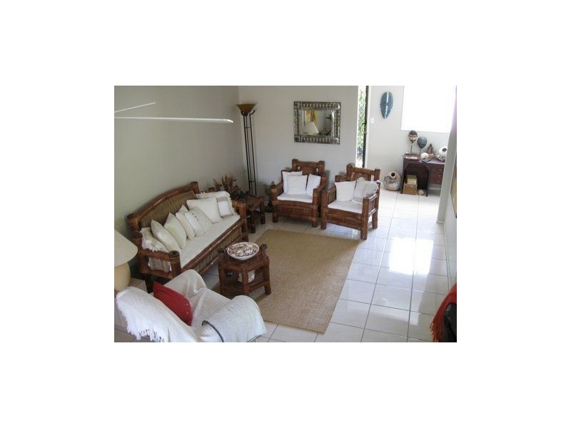 2/70 Hibiscus Street, Urangan QLD 4655