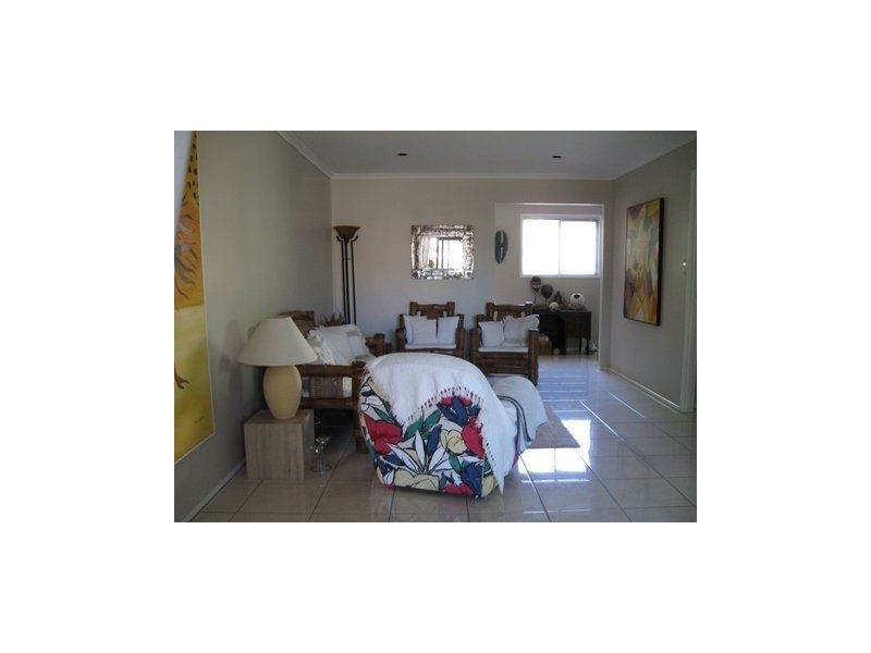 2/70 Hibiscus Street, Urangan QLD 4655