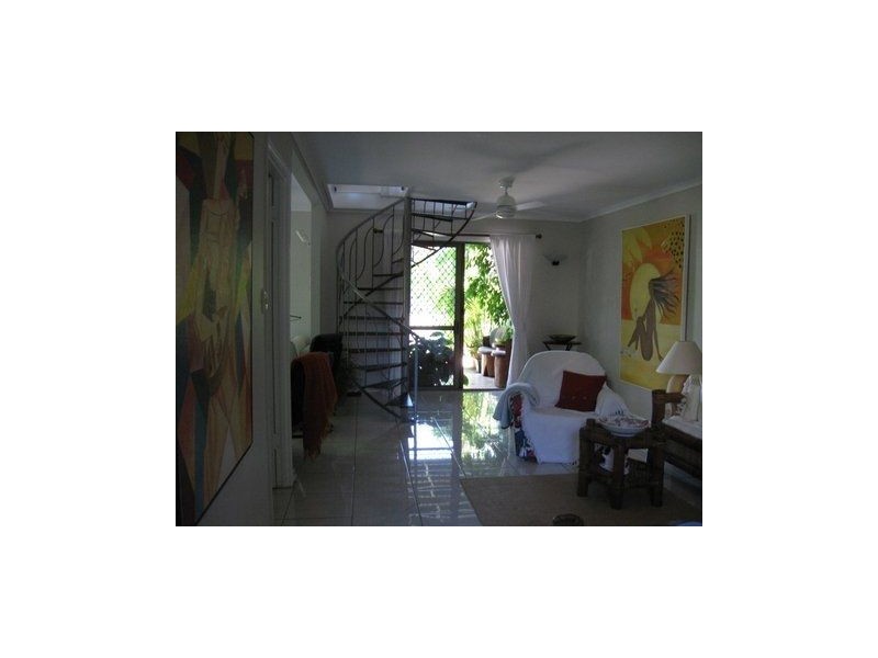 2/70 Hibiscus Street, Urangan QLD 4655