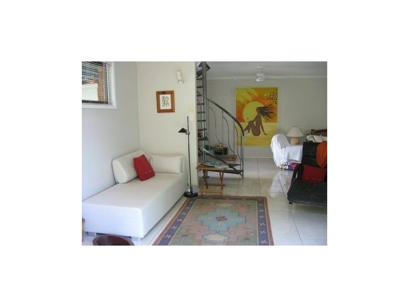 2/70 Hibiscus Street, Urangan QLD 4655