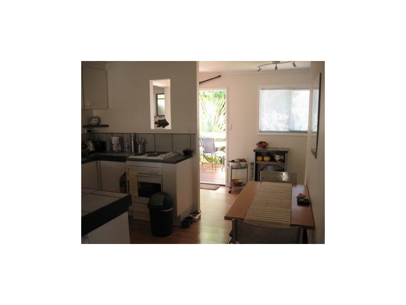 2/70 Hibiscus Street, Urangan QLD 4655