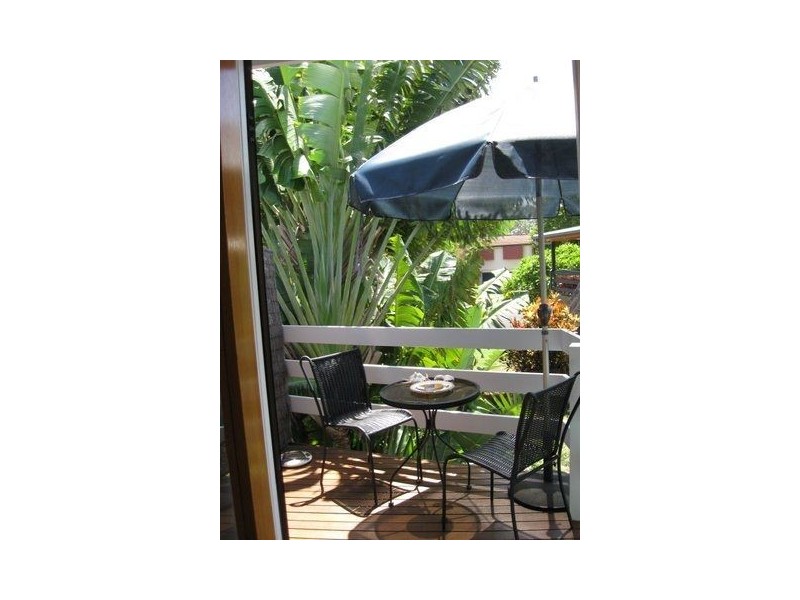 2/70 Hibiscus Street, Urangan QLD 4655