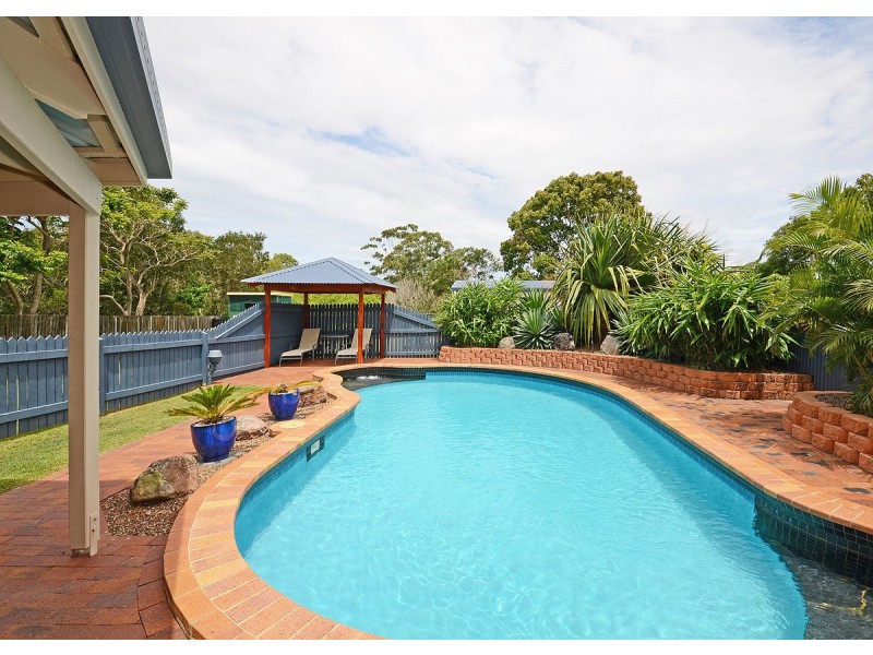 42 Ian Avenue, Kawungan QLD 4655