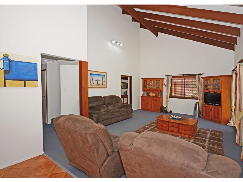 42 Ian Avenue, Kawungan QLD 4655