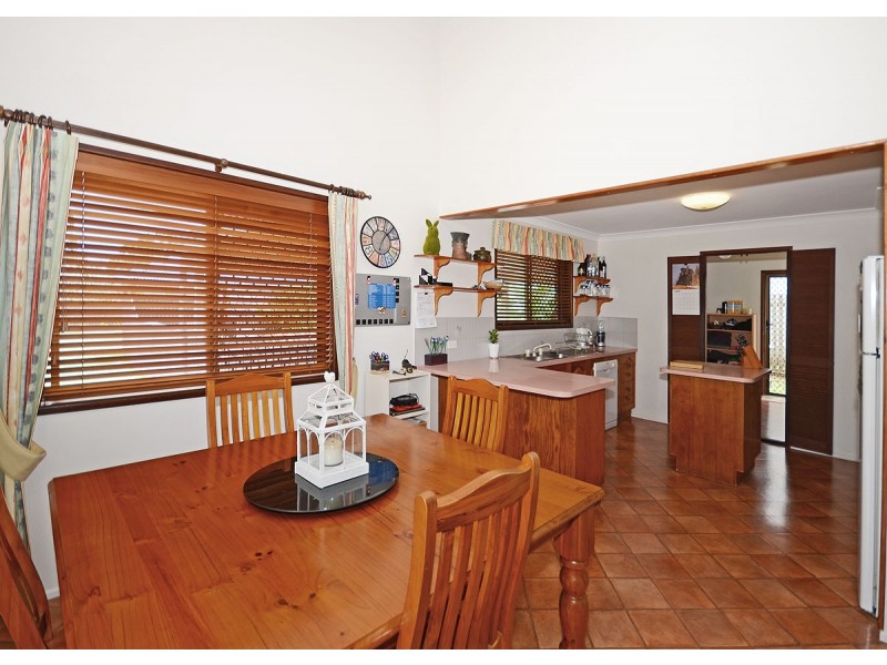 42 Ian Avenue, Kawungan QLD 4655