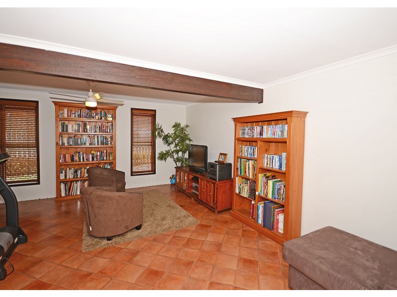 42 Ian Avenue, Kawungan QLD 4655