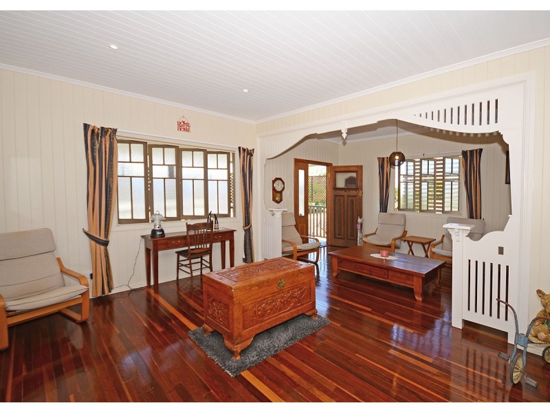 72 Shell Street, Urangan QLD 4655