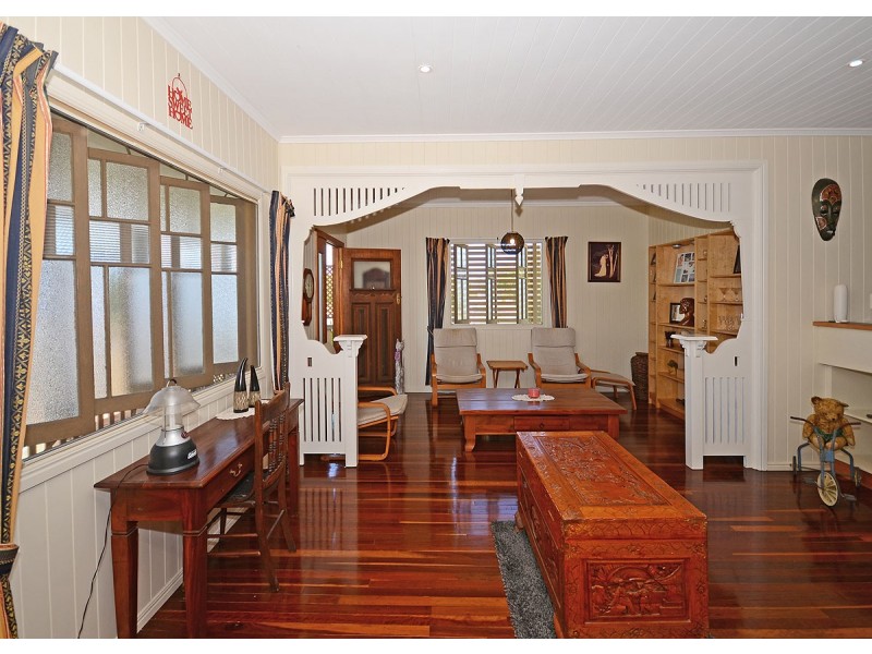 72 Shell Street, Urangan QLD 4655