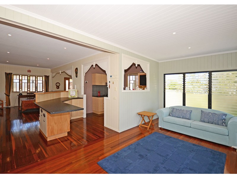 72 Shell Street, Urangan QLD 4655