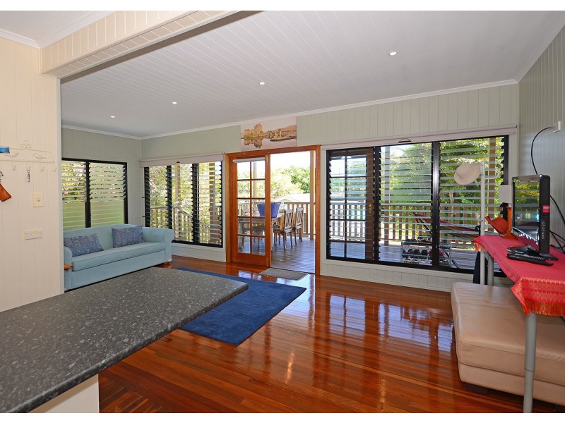 72 Shell Street, Urangan QLD 4655