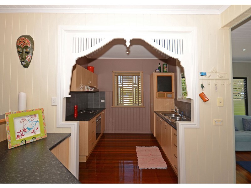 72 Shell Street, Urangan QLD 4655