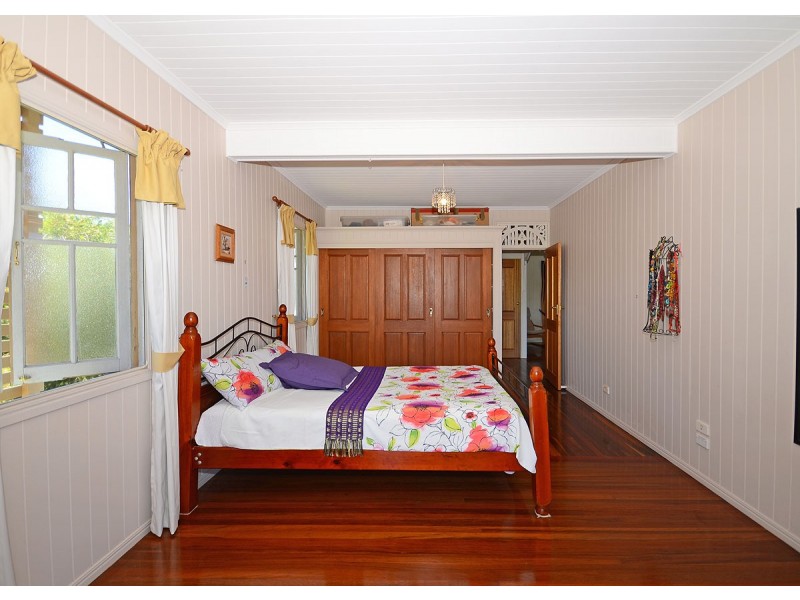 72 Shell Street, Urangan QLD 4655