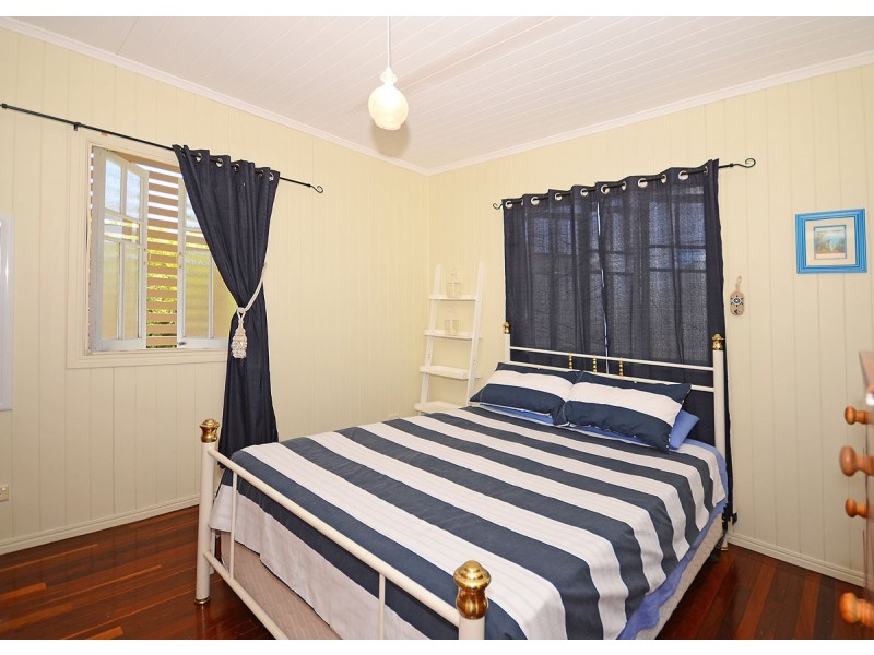 72 Shell Street, Urangan QLD 4655