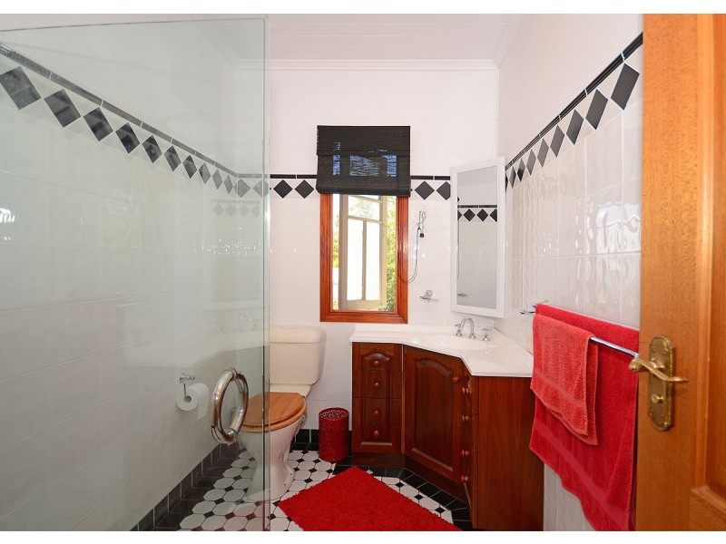 72 Shell Street, Urangan QLD 4655