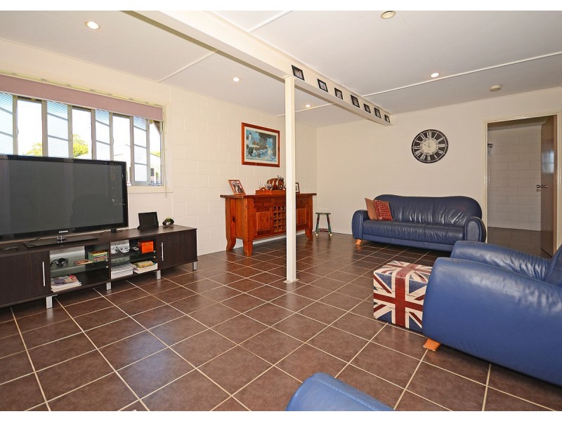 72 Shell Street, Urangan QLD 4655