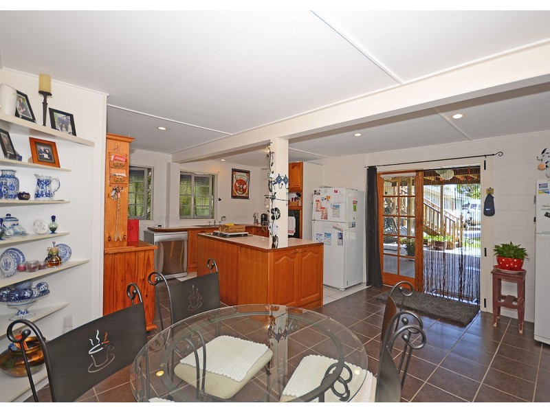 72 Shell Street, Urangan QLD 4655