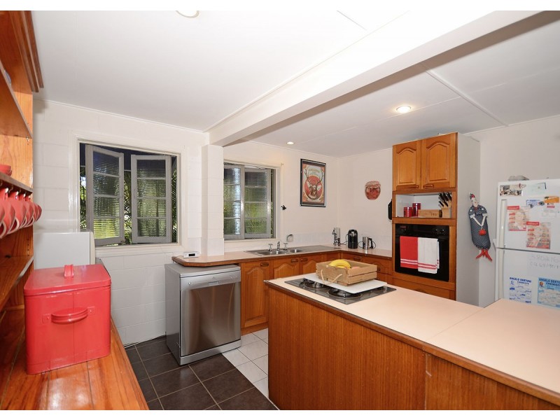 72 Shell Street, Urangan QLD 4655