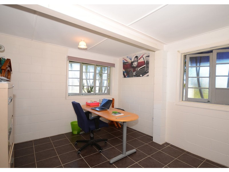 72 Shell Street, Urangan QLD 4655